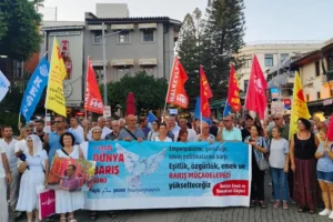 Antalya'da 1 Eylül Dünya Barış Günü açıklaması: Barış, halkların ortak mücadelesiyle gelecektir