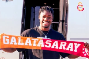 Galatasaray'ın yeni transferi Bitshiabu İstanbul'da: İlk sözleri ne oldu?