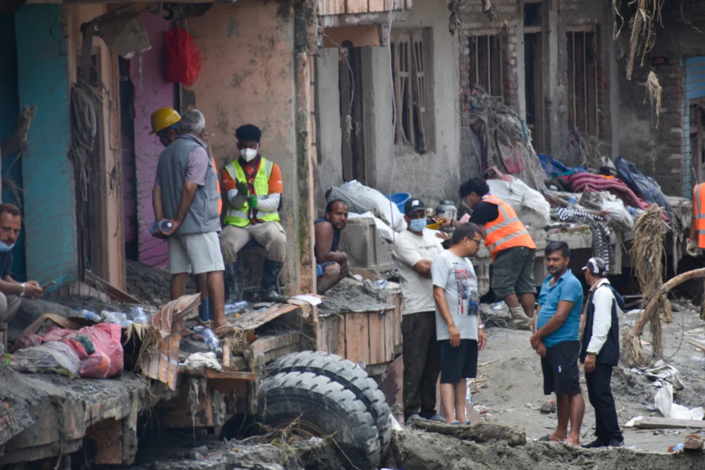 Nepal'de tünelde mahsur kalan iki işçi 9 gün sonra kurtarıldı