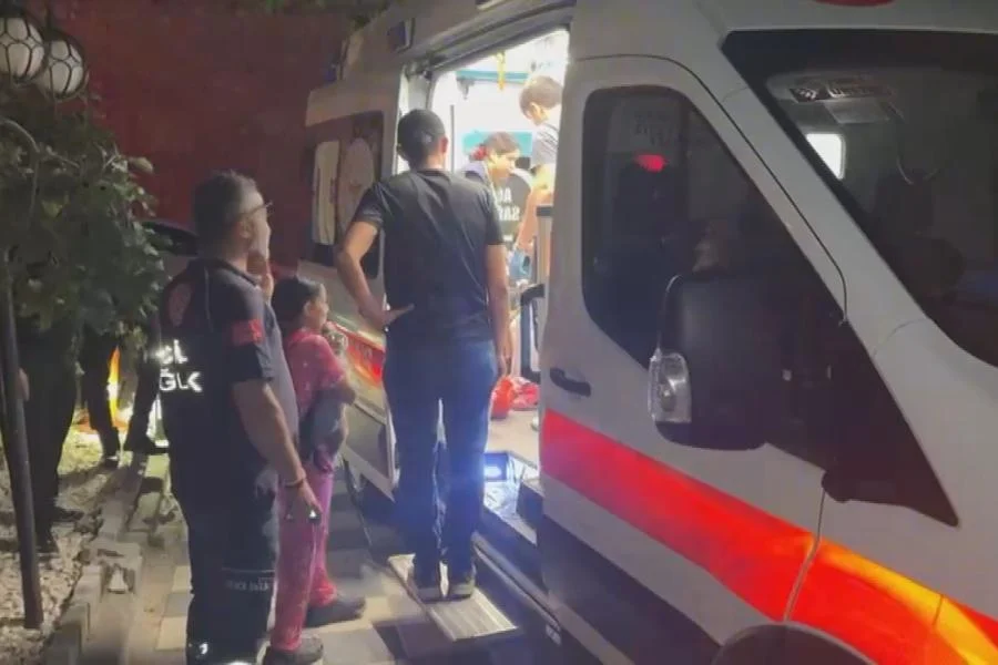 Esenyurt'ta otoparkta çıkan yangın, 28 katlı binaya sıçradı; 42 kişi dumandan etkilendi