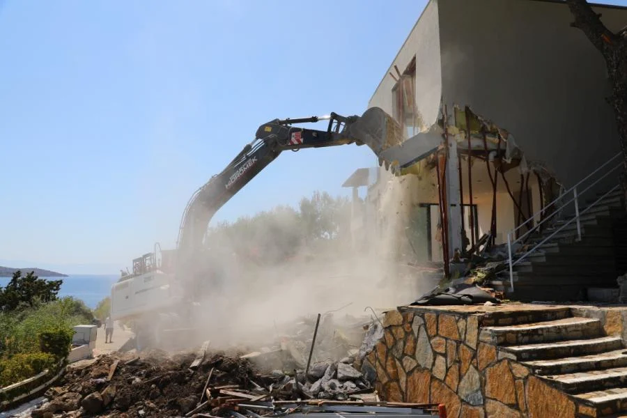 Bodrum'da 8 ayda 74 kaçak yapı yıkıldı