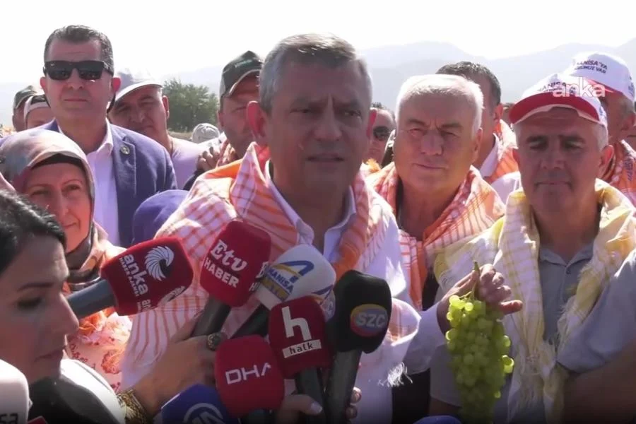 Özgür Özel Manisa'da üzüm üreticileriyle buluştu: "TMO'nun bir an önce doğru bir fiyat açıklaması lazım"