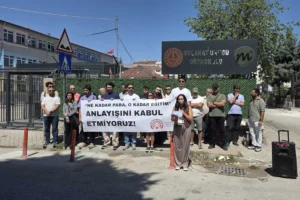 Eskişehir'de velilerden kayıt parası eylemi