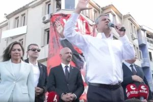 Özgür Özel Tekirdağ'da: Biz doğru taraftayız, milletin tarafındayız, AKP'nin karşısındayız. Siz neredesiniz?