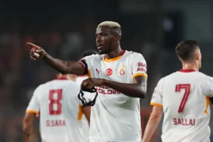 Victor Osimhen sakatlandı: Durumu ciddi mi?
