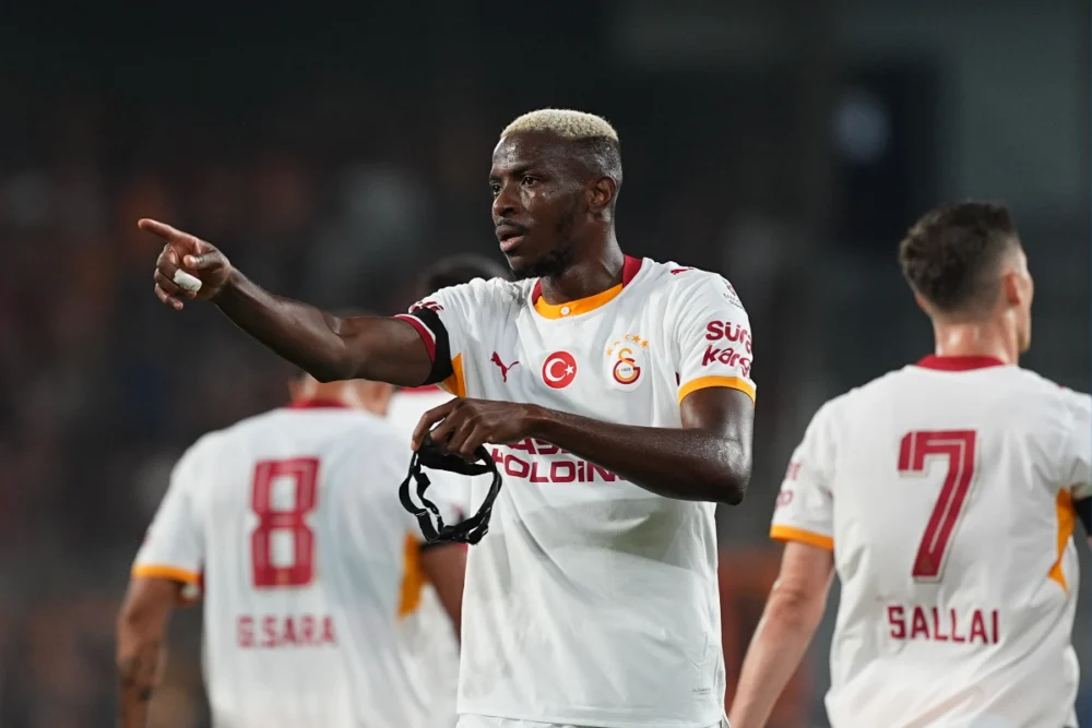 Victor Osimhen sakatlandı: Durumu ciddi mi?