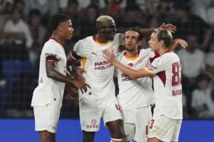 Galatasaray, Osimhen'i kaybettiği maçta Başakşehir'i 3-2 yendi