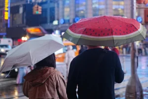 AKOM'dan İstanbul için gök gürültülü sağanak uyarısı: Sıcaklıklar aniden azalıyor