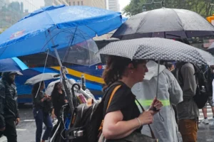 Gece saatlerinden itibaren etkili olacak: Meteoroloji'den 4 ile kuvvetli sağanak uyarısı