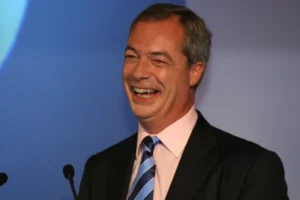 Irkçı Farage, protestolar arasında konferans konuşmasını yaptı