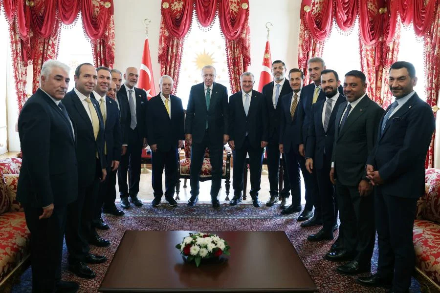 Cumhurbaşkanı Erdoğan, 4 kulübün başkanlarını ve yöneticilerini kabul etti