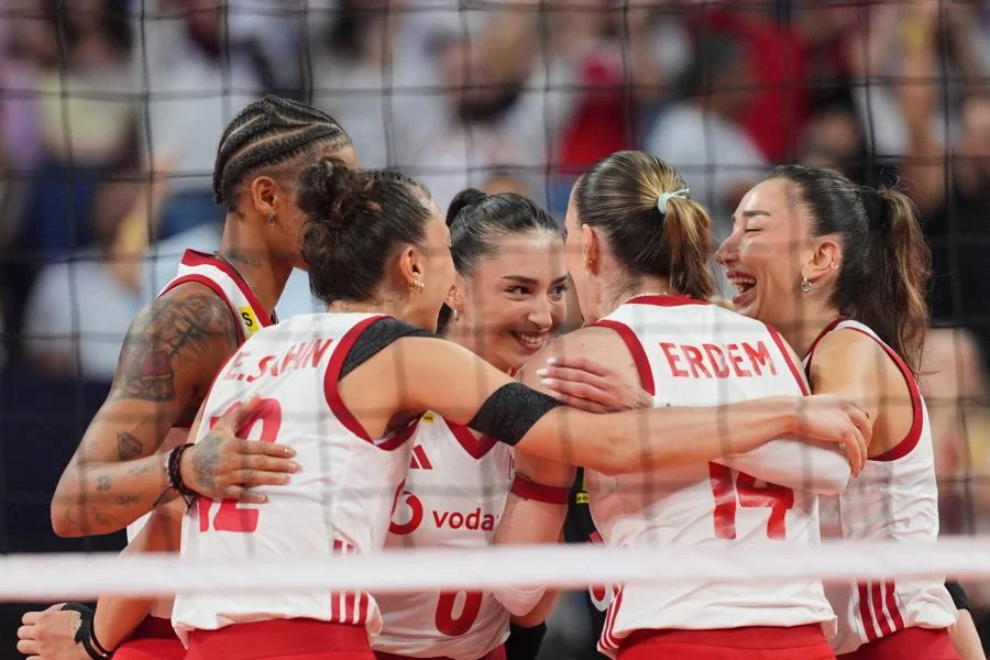2026 CEV Avrupa Şampiyonası: Sırbistan'ı 3-0 yenen A Milli Kadın Voleybol Takımı finalde