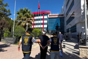 Adıyaman'da kadına şiddeti engellemek isteyen genç bıçaklandı: Saldırgan adliyeye sevk edildi