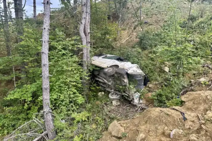 Kastamonu'da işçileri taşıyan servis devrildi: 20 yaşındaki işçi yaşamını yitirdi