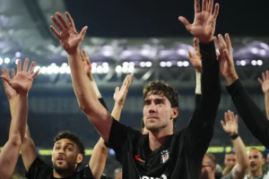 Beşiktaş'ın golcüsü Dusan Vlahovic'e 1 maç ceza