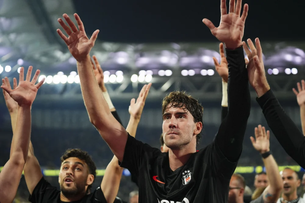 Beşiktaş'ın golcüsü Dusan Vlahovic'e 1 maç ceza
