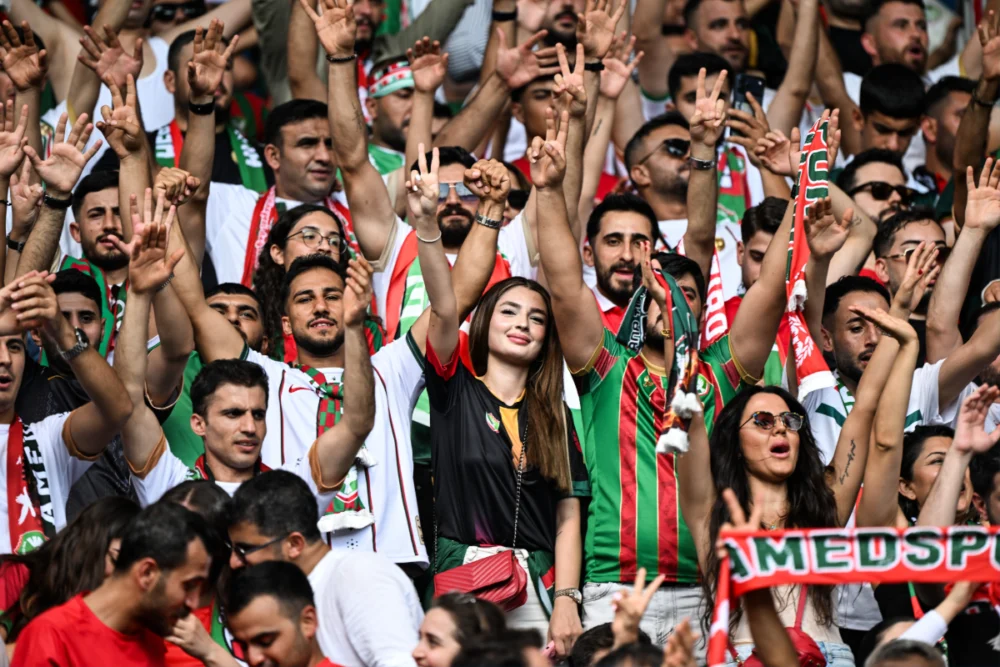 DEM Partili Eren, Amedspor’a yönelik saldırıları Meclis gündemine taşıdı: “Nefret suçu kapsamındaki bu saldırıların önlenmesi elzemdir”