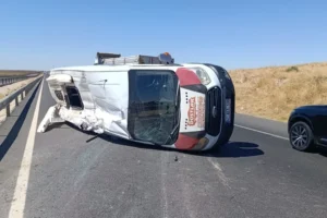 Mardin’de öğrenci servisi devrildi: 13 öğrenci yaralandı
