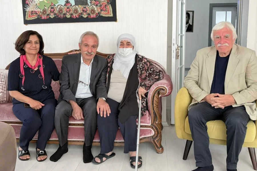 Selçuk Mızraklı, Sadiye Demirtaş'ı ziyaret etti