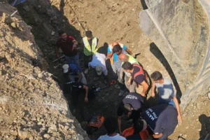 Hatay'da altyapı çalışmasında göçük altında kalan 2 işçi kurtarıldı