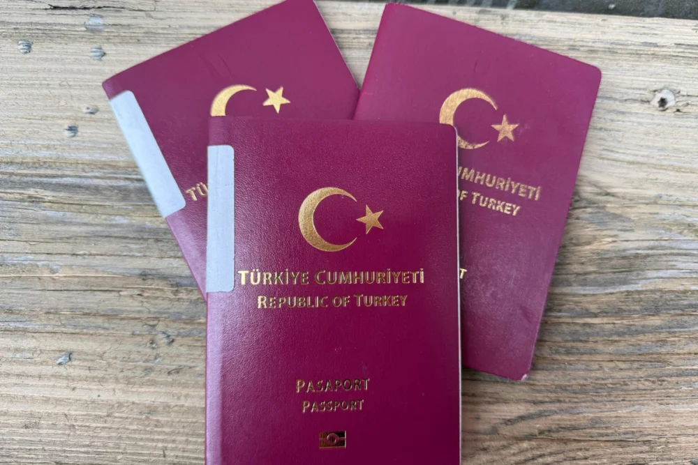 Türkiye pasaportuyla seyahatte yeni uygulama: Havalimanlarında ayrı geçiş noktaları geliyor