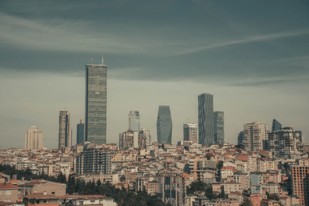 Yüksek binaların görünmeyen hareketi: Gökdelenler rüzgârda gerçekten sallanır mı?