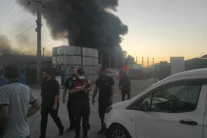 Bolu’da geri dönüşüm fabrikasında yangın: Patlama sesleri duyuldu