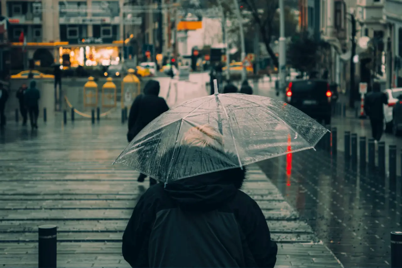 Gök gürültülü sağanak ve fırtına geliyor: Meteoroloji'den 4 il için çok kuvvetli yağış uyarısı