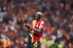 Victor Osimhen ne zaman sahalara dönecek? Trabzonspor maçında oynayacak mı?
