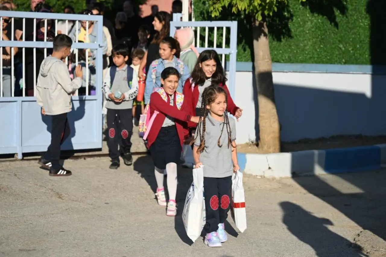 Yeni eğitim öğretim yılının ilk ders zili çaldı
