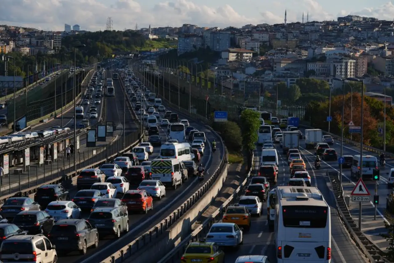 İstanbul'da yeni eğitim-öğretim yılının ilk gününde trafik yoğunluğu