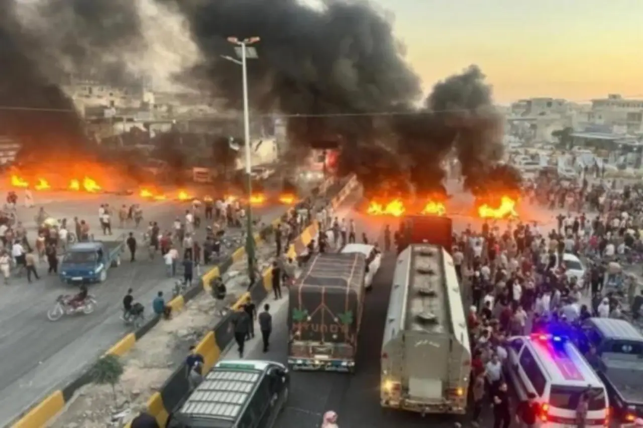 Suriye'nin 8 kentinde petrol fiyatı protestoları