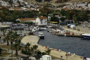 Bozcaada limanı marinalaşma tehdidi ve çevre felaketiyle karşı karşıya: Deniz çayırları ve antik liman taş dolgusu altında kalacak