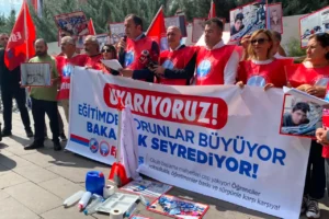 Eğitim-İş MEB önünde açıklama yaptı: 'Yoksulluk artık okul sıralarında oturuyor'