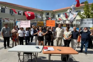 Üç okulun bir binada olmasına velilerden ortak ses: 'Okulumuzu geri istiyoruz'
