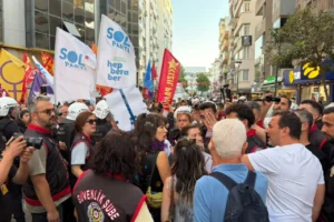 İzmir’de “Ailem Güvende” operasyonu protesto edildi: 2 kişi gözaltına alındı