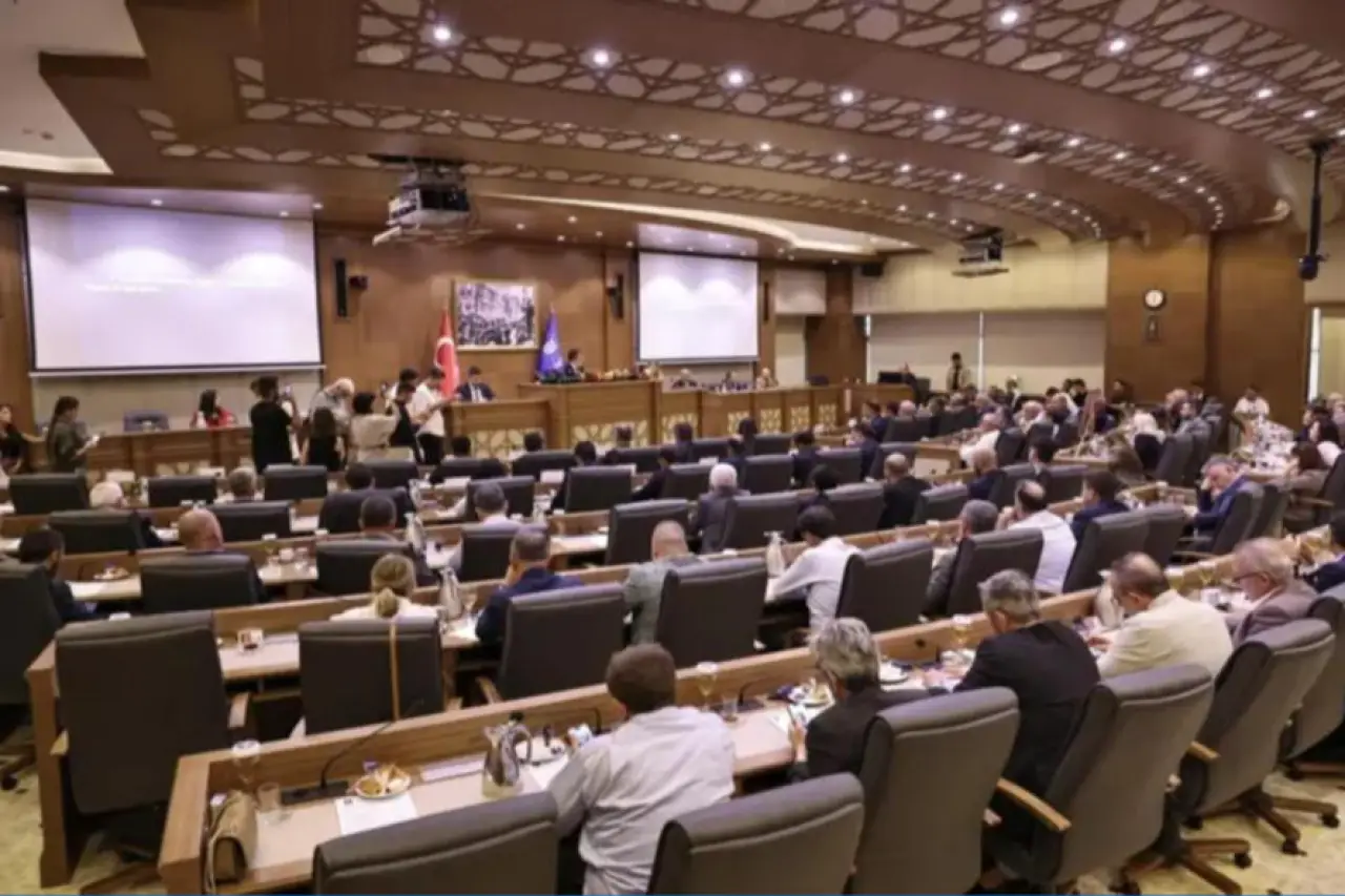 ÇGD: Bursa Büyükşehir meclisinde gazeteciler neden zorla dışarı çıkarıldı