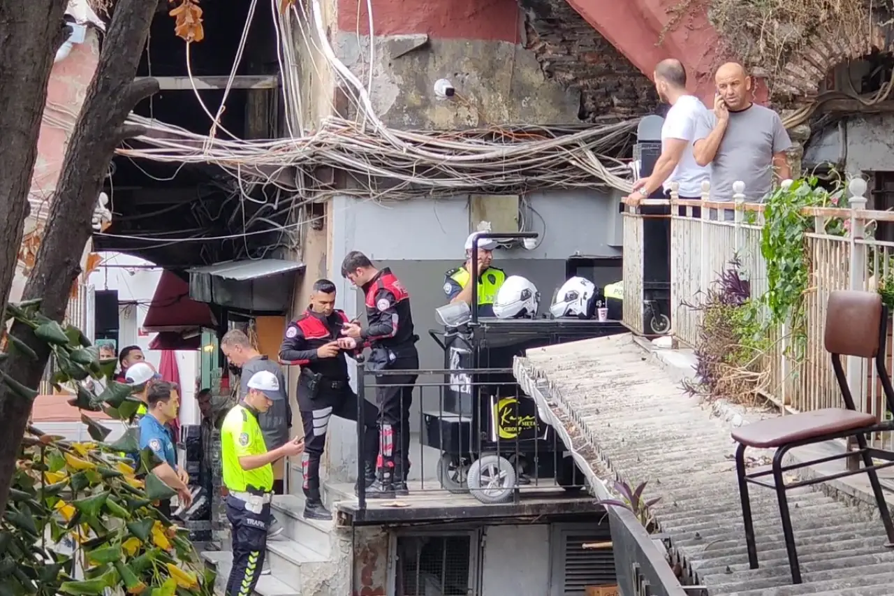 Fatih’te döviz bürosunda silahlı kavga: 3 kişi yaşamını yitirdi
