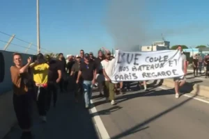 Fransa’da balıkçılardan akaryakıt fiyatları protestosu