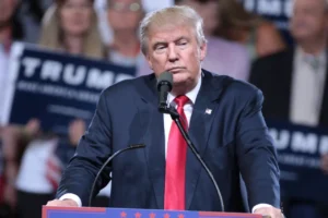 Trump'tan Fed'e tepki: Faiz oranlarını hızlıca düşürün