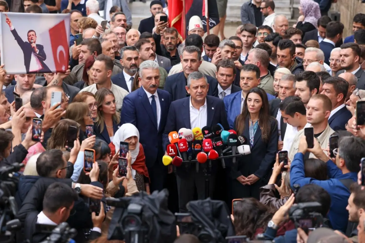 Yeni Parti Genel Başkanı Özgür Özel: “Milleti kandıramazlar, biz o sandığa varacağız ve o seçimi de alacağız”