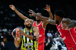 EuroLeague Süper Kupa yarı finalinde Fenerbahçe, Olympiakos'a yenildi