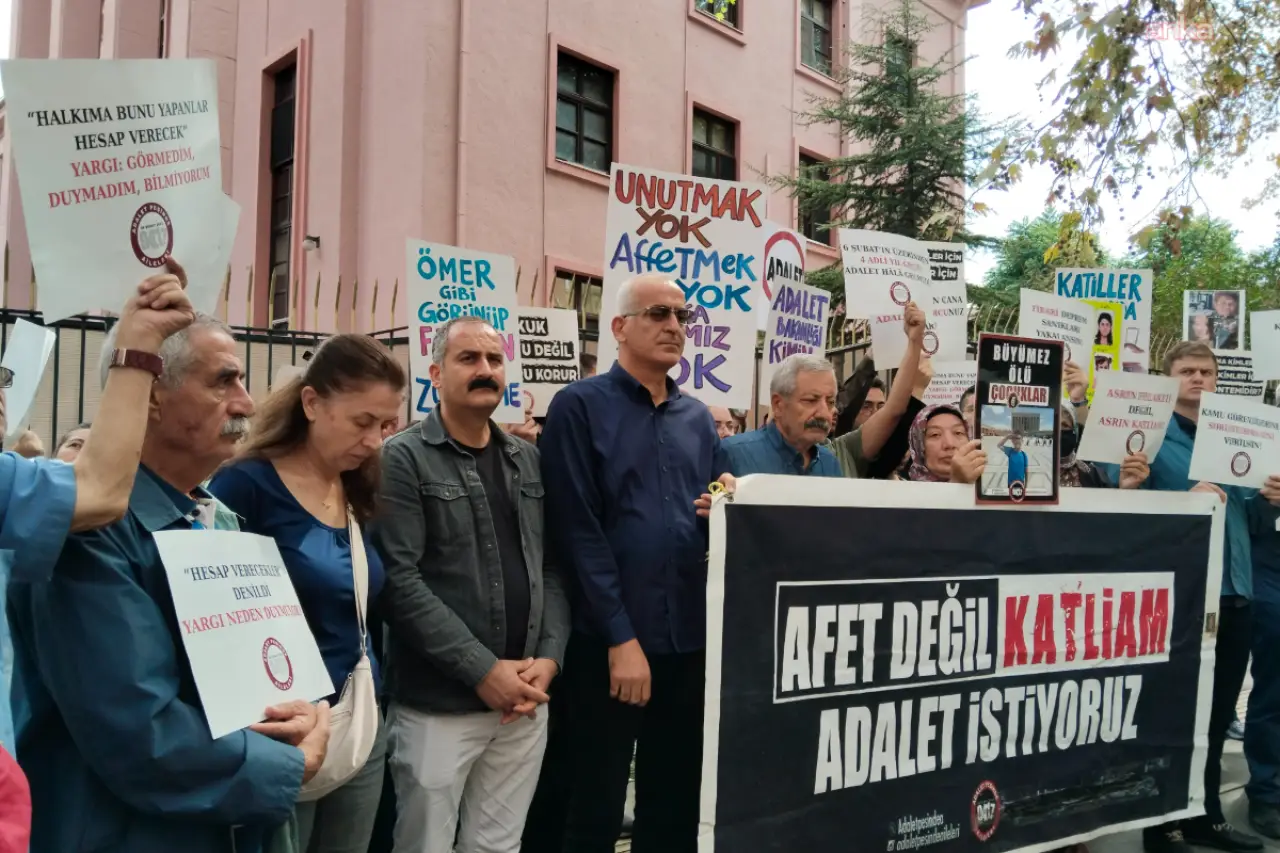 Depremzedelerin Adalet Bakanlığı önündeki nöbeti 10. gününde: 'Taştan ses var, bakanlıktan yok'