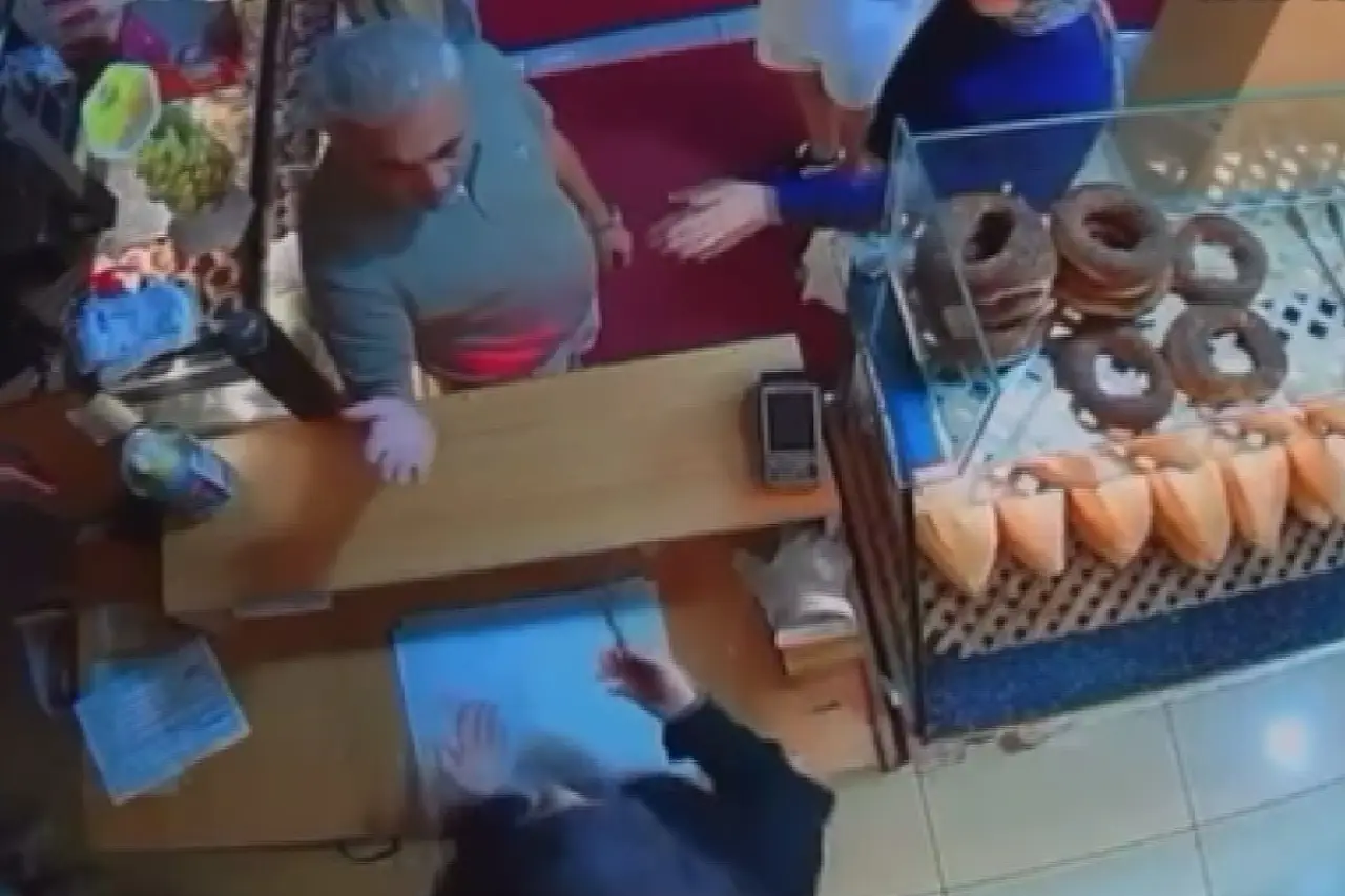 Bağcılar'da fırıncı kadına tahliye gerekçesiyle şiddet: Çocuklarının önünde darbedildi