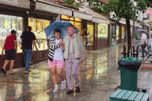 Meteoroloji Marmara Bölgesi için uyardı: Sabah saatlerinden itibaren 'kuvvetli yağış' bekleniyor