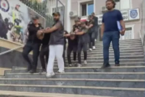 Kağıthane'de servis araçlarını ateşe veren 9 kişi tutuklandı