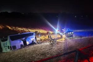 Amasya'da yolcu otobüsü şarampole uçtu: 2'si ağır, 24 yaralı