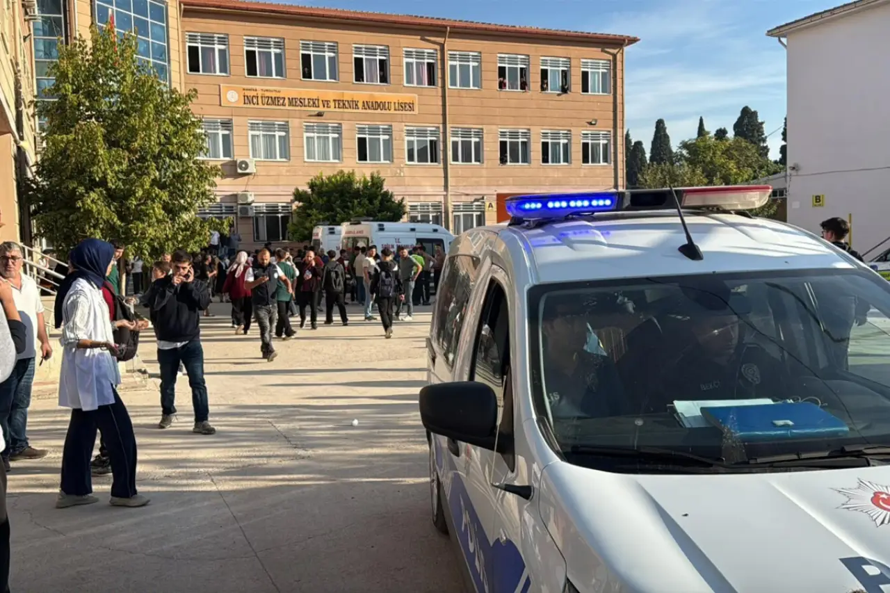 Manisa’da okula silahlı saldırı: Ölü ve yaralı öğrenciler var