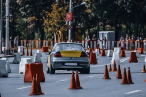 2027'de sürücü ehliyeti alım sistemi değişiyor: Direksiyon sınavı otoyollara taşınacak, fiyatlar iki katına çıkacak