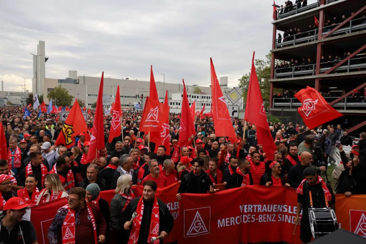 Almanya genelinde 175 bin metal işçisi patronları uyardı